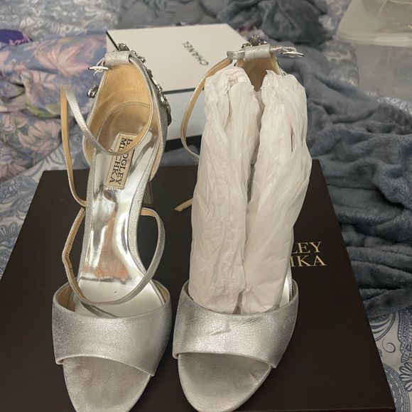 Silver sandal open toe close back in great condition no missing stone - Picture 4 of 4